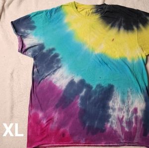 Tie die T-shirt.